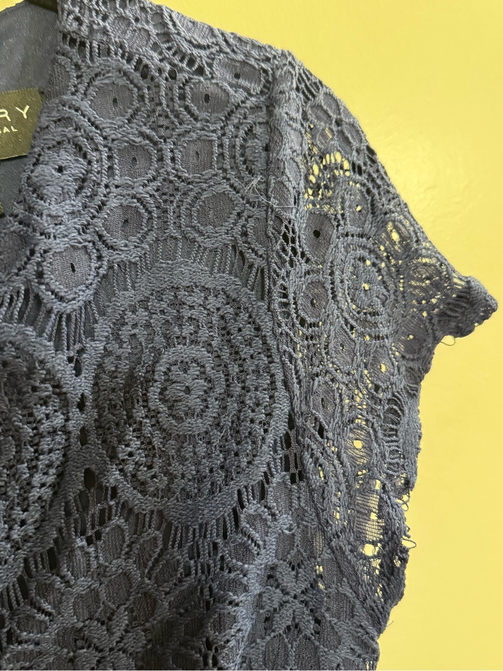 LAUNDRY by Shelli Segal royal blue lace cocktail dress // 10 - Picture 3 of 7